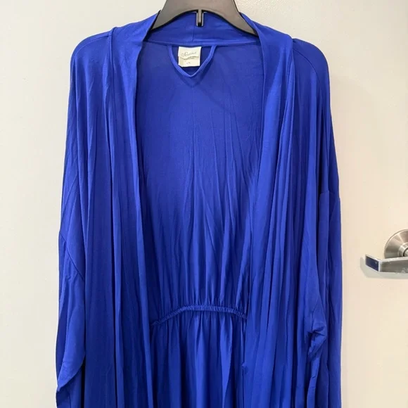 Short Robe - Picture 2 of 3